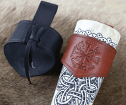 VEGVÍSIR LEATHER HORN HOLDER BROWN - DRINKING HORNS