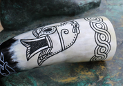 VIKING RAVEN, CARVED DRINKING HORN - DRINKING HORNS