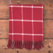 RED & WHITE WINDOWPANE THROW, LAMBS WOOL BLANKET - WOLLDECKEN UND SCHALS AUS IRLAND