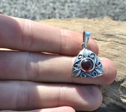 BOUDICCA, STERLING SILVER PENDANT WITH GARNET - PENDANTS