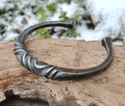 FORGED IRON BRACELET, TWISTED - GEHÄMMERTE PRODUKTE