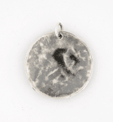 BOUCLIER SPARTIATE, PENDENTIF EN ARGENT - PENDENTIFS