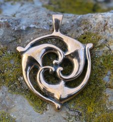 TRISKELION, southern Galia, pendant, bronze