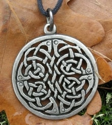 Keltisches Schild-Knoten-Amulett