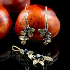 Blueberries, jewellery set, bronze