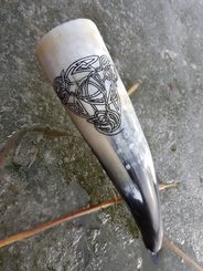 VIKING Triskel, decorated with engraved drinking horn 0.7 l