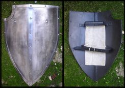 GOTHIC BATTLE SHIELD