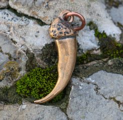 WOLF CLAW, pendant, bronze