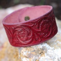 FLORAL MOTIFS, leather bracelet - burgundy