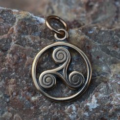 Celtic Triskele, small pendant, bronze