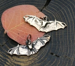 NOCTOR - bat, pendant, bronze