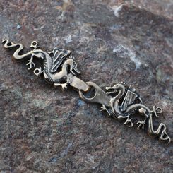 Bronzemantel Brosche mit Drachenmotiv