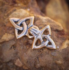 Bronze cloak brooch with Triquetra, small