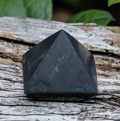Schungit Pyramide, Stein des Lebens, Russland 3 cm