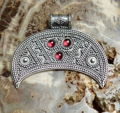 LUNULA - pendentif, argent, grenat