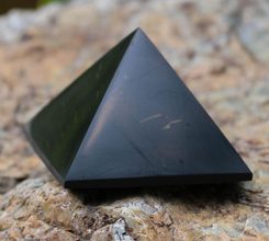 Shungite Pyramide, The Stone of Life, Russia 4 cm