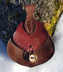 TAURIN, Mittelalterliche Ledertasche