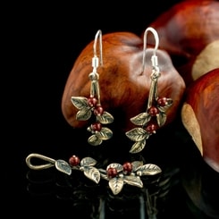 Cranberries, jewellery set, bronze
