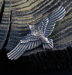 Corbeau volant - pendentif, bronze