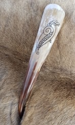 RÅKA - Raven, carved drinking horn