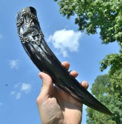 DRINKING HORN WITH A ROE DEER