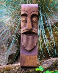 ODIN, aus Holz geschnitzte Statue