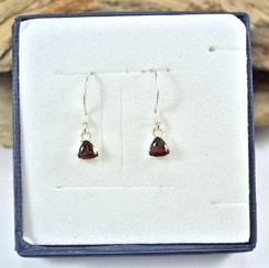 TRIANGULAR, sterling silver garnet earrings