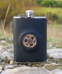 HIP FLASK, CELTIC ART - BOTTLES, HIP FLASKS{% if kategorie.adresa_nazvy[0] != zbozi.kategorie.nazev %} - LEATHER PRODUCTS{% endif %}