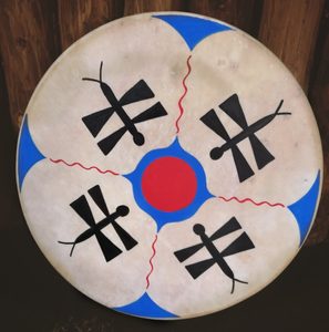 SHAMAN INDIAN DRUM, DRAGONFLIES 40 CM - DRUMS, FLUTES{% if kategorie.adresa_nazvy[0] != zbozi.kategorie.nazev %} - DRUMS, FLUTES{% endif %}