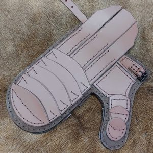 LEDER-HANDSCHUHE FÜR HISTORISCHES FECHTEN, DIE RECHTE HAND V2 - LEDERRÜSTUNG, HANDSCHUHE{% if kategorie.adresa_nazvy[0] != zbozi.kategorie.nazev %} - RÜSTUNGEN{% endif %}