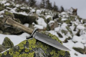 HOLT, BOWIE KNIFE WITH ANTLER, HAMON HARDENING - KNIVES{% if kategorie.adresa_nazvy[0] != zbozi.kategorie.nazev %} - WEAPONS - SWORDS, AXES, KNIVES{% endif %}