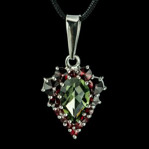 VENUS, MOLDAVITE, GARNET, SILVER PENDANT - PENDANTS{% if kategorie.adresa_nazvy[0] != zbozi.kategorie.nazev %} - SILVER JEWELLERY{% endif %}