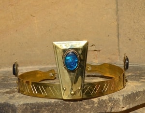 MAGNUS, NOBLE MEDIEVAL BRASS CROWN, PAUA SHELL - DIADEME UND KRONEN{% if kategorie.adresa_nazvy[0] != zbozi.kategorie.nazev %} - SCHUHE, KLEIDUNG{% endif %}