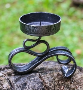 FORGED CANDLESTICK, SMITHCRAFT - CANDLESTICKS, FORGED CANDLE HOLDERS{% if kategorie.adresa_nazvy[0] != zbozi.kategorie.nazev %} - SMITHY WORKS, COINS{% endif %}