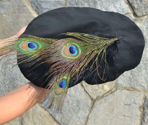 RENAISSANCE BERET FÜR MÄNNER - KOPFBEDECKUNG{% if kategorie.adresa_nazvy[0] != zbozi.kategorie.nazev %} - SCHUHE, KLEIDUNG{% endif %}