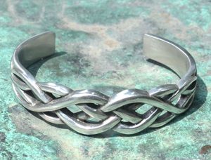 CELTIC, PEWTER BRACELET - KELTISCHE AMULETTE{% if kategorie.adresa_nazvy[0] != zbozi.kategorie.nazev %} - SCHMUCKSTÜCKE{% endif %}