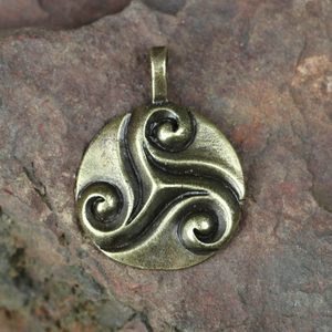 CELTIC TRISKELE, PENDANT, ZINC, ANTIQUE BRASS - ALL PENDANTS, OUR PRODUCTION{% if kategorie.adresa_nazvy[0] != zbozi.kategorie.nazev %} - JEWELLERY - BRONZE, ZINC{% endif %}