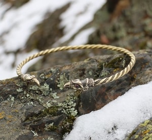 HUGINN AND MUNINN, VIKING TORC, BRASS - FORGED JEWELRY, TORCS, BRACELETS{% if kategorie.adresa_nazvy[0] != zbozi.kategorie.nazev %} - JEWELLERY - BRONZE, ZINC{% endif %}