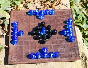 HNEFATAFL, WIKINGER SPIEL, BIRKA GRAB 523 - WIKINGER - BRETTSPIELE{% if kategorie.adresa_nazvy[0] != zbozi.kategorie.nazev %} - HISTORISCHE BRETTSPIELE{% endif %}