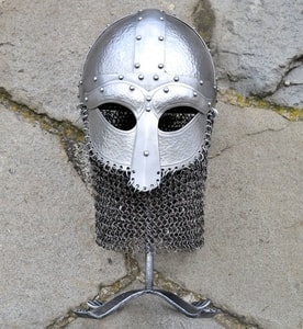 HJALMAR, CASQUE DE VIKING 2 MM, CHARNIÈRE RIVETÉE - CASQUES VIKINGS ET À NASALE{% if kategorie.adresa_nazvy[0] != zbozi.kategorie.nazev %} - ARMURES ET BOUCLIERS{% endif %}