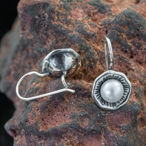 INIS, EARRINGS, PEARL, SILVER - EARRINGS WITH GEMSTONES, SILVER{% if kategorie.adresa_nazvy[0] != zbozi.kategorie.nazev %} - SILVER JEWELLERY{% endif %}