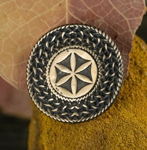 SVAGRA, INDOEUROPEAN SUN SYMBOL, BRONZE, PENDANT - BRONZE HISTORICAL JEWELS{% if kategorie.adresa_nazvy[0] != zbozi.kategorie.nazev %} - JEWELLERY - BRONZE, ZINC{% endif %}