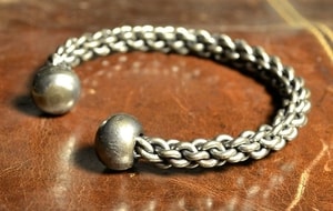 FORGED BRAIDED STEEL BRACELET - GEHÄMMERTE PRODUKTE{% if kategorie.adresa_nazvy[0] != zbozi.kategorie.nazev %} - SCHMIEDEARBEITEN, MINTAGE{% endif %}