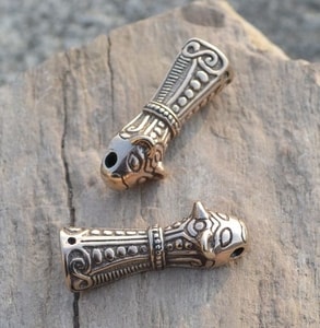 VIKING BEAS HEAD TERMINALS, BRONZE - 2 PIECES - BRONZE HISTORICAL JEWELS{% if kategorie.adresa_nazvy[0] != zbozi.kategorie.nazev %} - JEWELLERY - BRONZE, ZINC{% endif %}