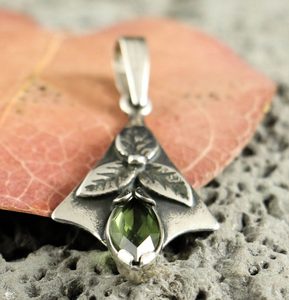 SHAMROCK, ANHÄNGER, MOLDAVIT, SILBER - MOLDAVITE{% if kategorie.adresa_nazvy[0] != zbozi.kategorie.nazev %} - SILBER SCHMUCKSTÜCKE{% endif %}