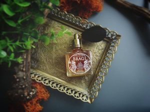 BRAGI, NORSE GODS SCENT, NATURAL MAGIC OIL - MAGICAL OILS{% if kategorie.adresa_nazvy[0] != zbozi.kategorie.nazev %} - MAGIK{% endif %}