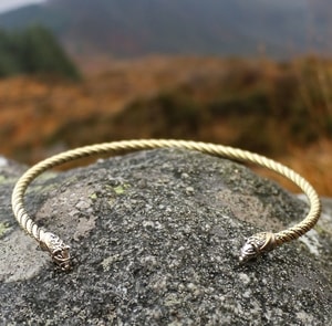 FLÓKI, VIKING BRASS TORQUES BY WULFLUND - VIKINGS - BRACELETS{% if kategorie.adresa_nazvy[0] != zbozi.kategorie.nazev %} - SILVER JEWELLERY{% endif %}