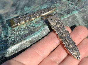 BRONZE STRAP END, BORRE, NORWAY - BRONZE HISTORICAL JEWELS{% if kategorie.adresa_nazvy[0] != zbozi.kategorie.nazev %} - JEWELLERY - BRONZE, ZINC{% endif %}