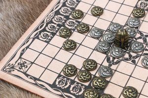 HNEFATAFL OR TAFL, VIKING BOARD GAME - LEATHER AND STONES - VIKING BOARD GAMES{% if kategorie.adresa_nazvy[0] != zbozi.kategorie.nazev %} - HRY A KNIHY{% endif %}