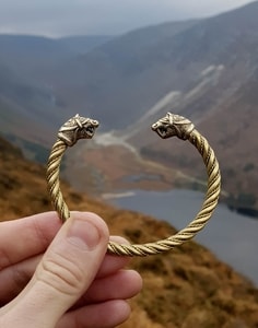 FLÓKI, BRACELET EN LAITON VIKING - OBJETS EN BRONZE{% if kategorie.adresa_nazvy[0] != zbozi.kategorie.nazev %} - BIJOUTERIE{% endif %}